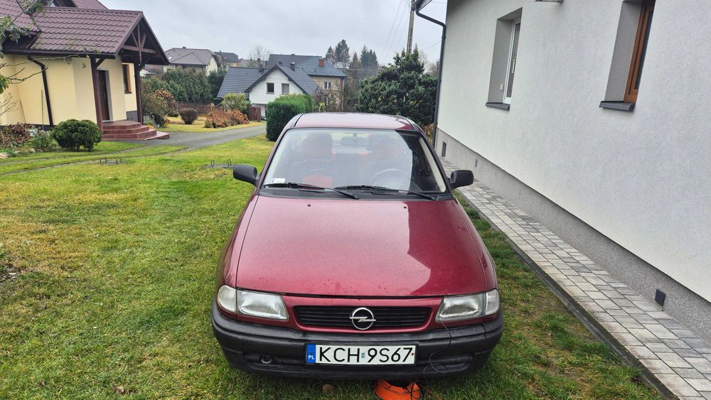 Opel Astra F sedan / 1,4 / 60 KM / 1996 r.
