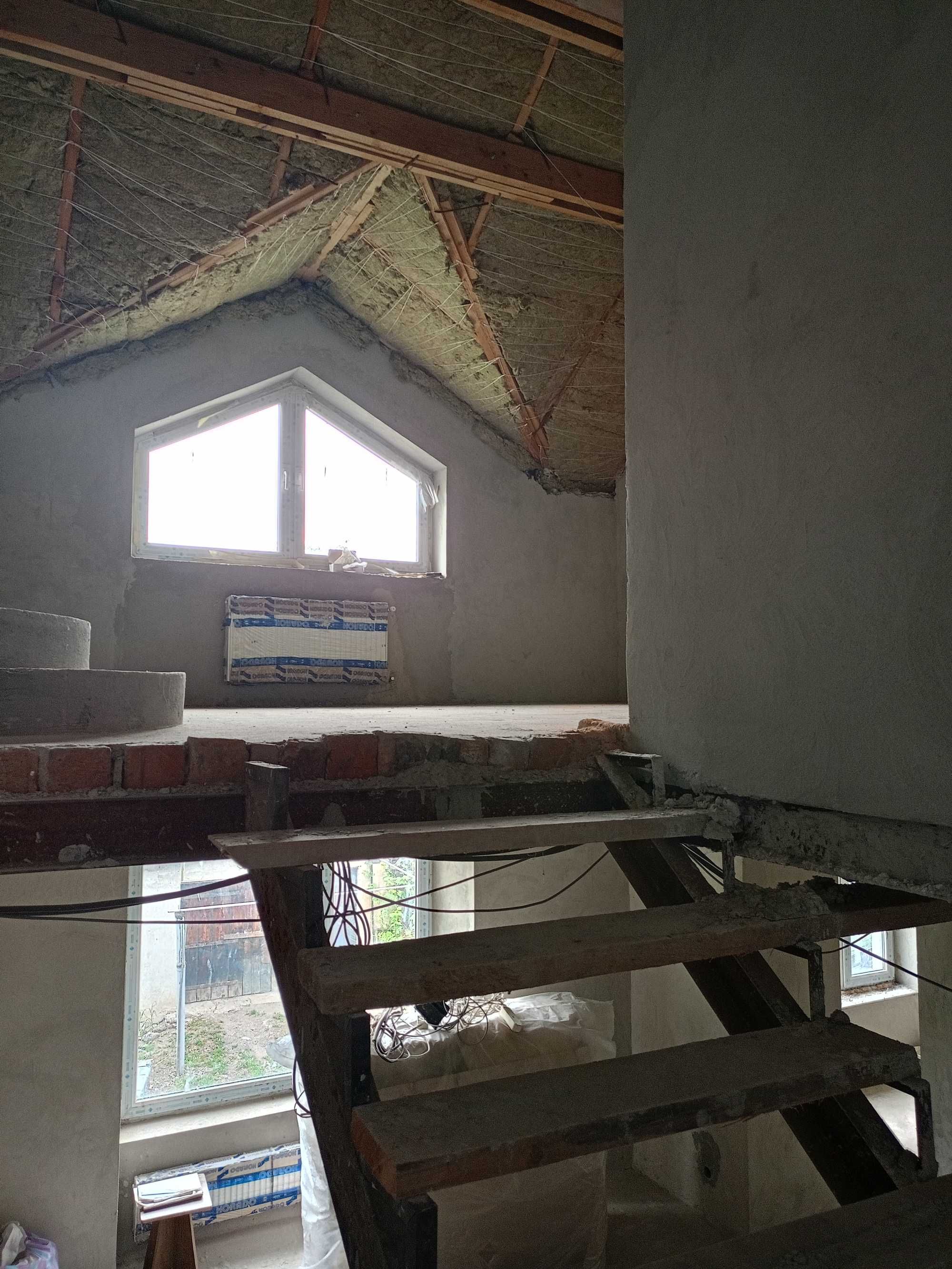 Продам частину будинку в парковій зоні.