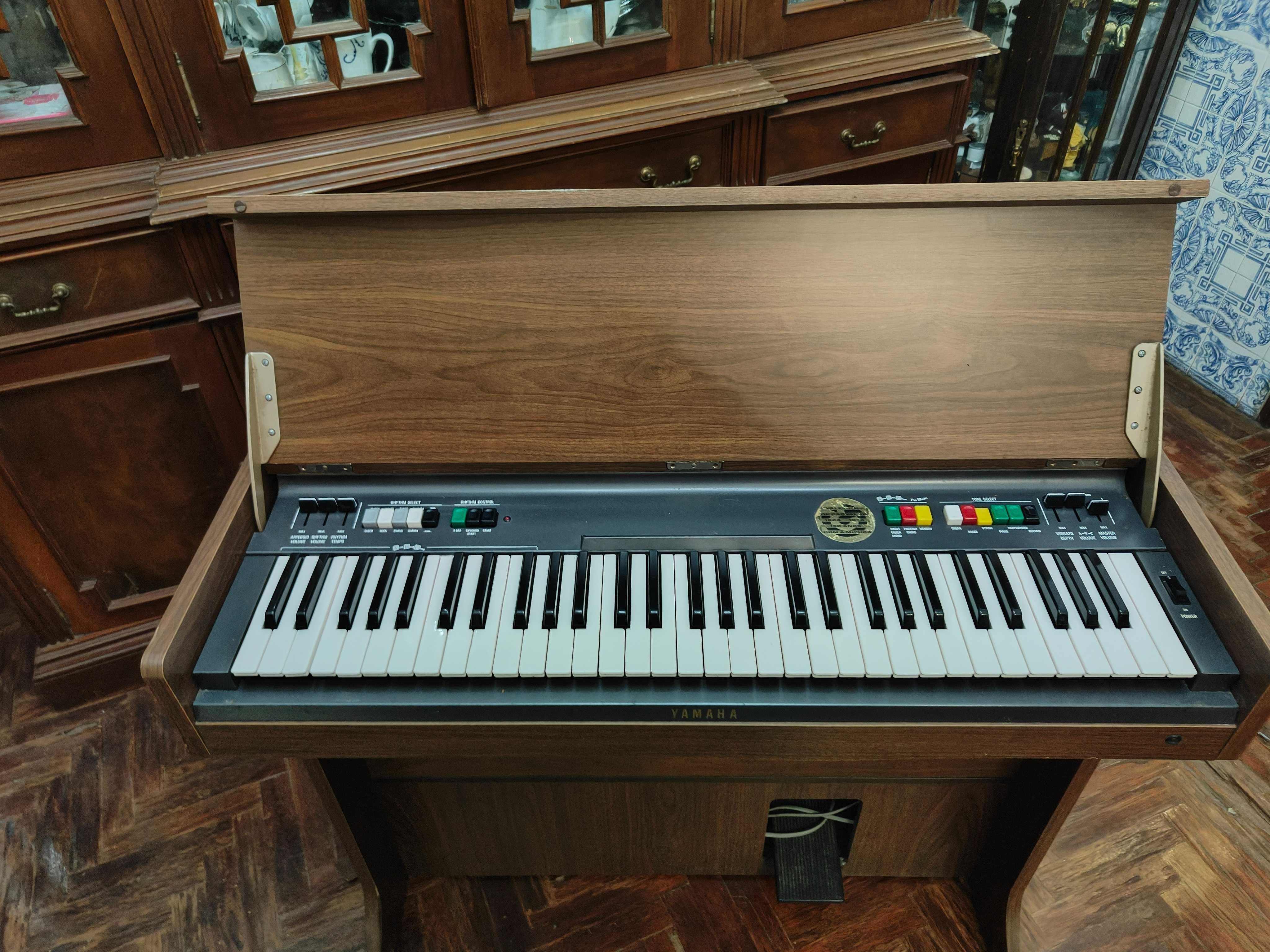 Orgão + Banco YAMAHA, modelo CN - 70