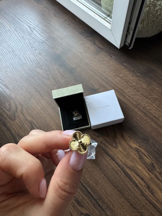 Сережки в формі клеверу