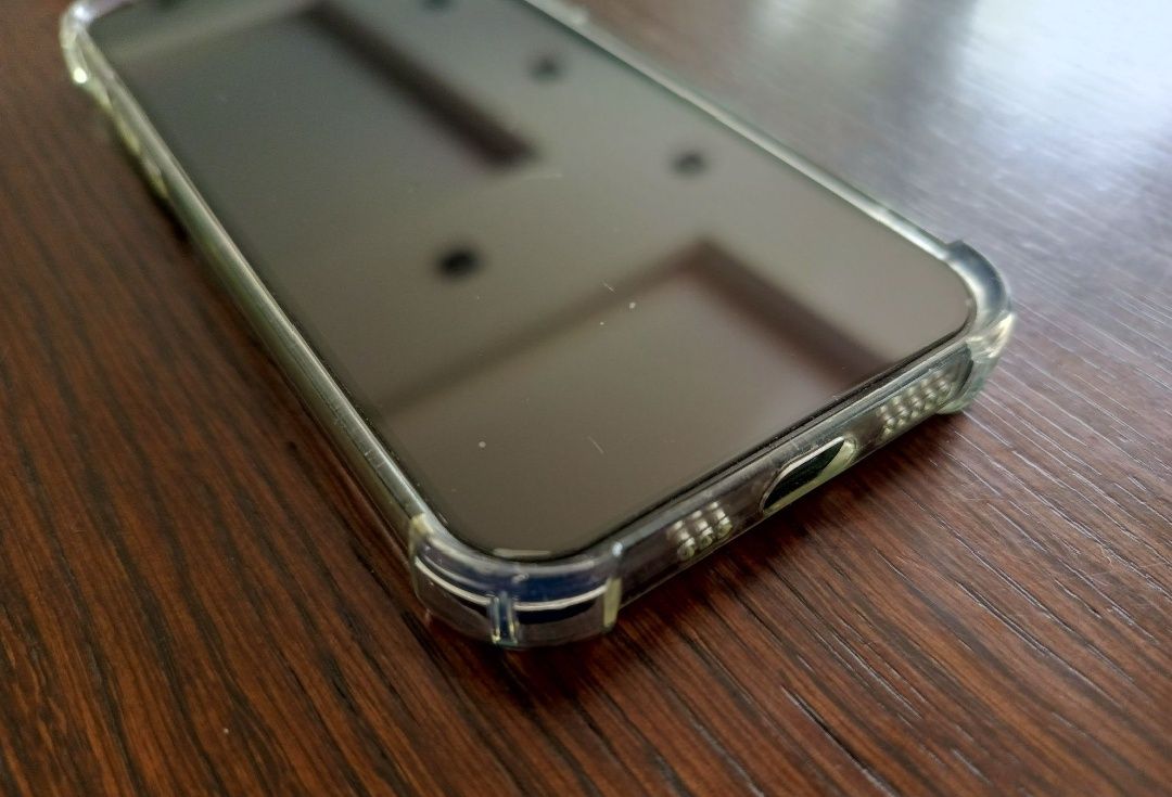 Etui Iphone 16 pro 14 pro, 15 pro, 15 pro max futerał case Airbag rogi