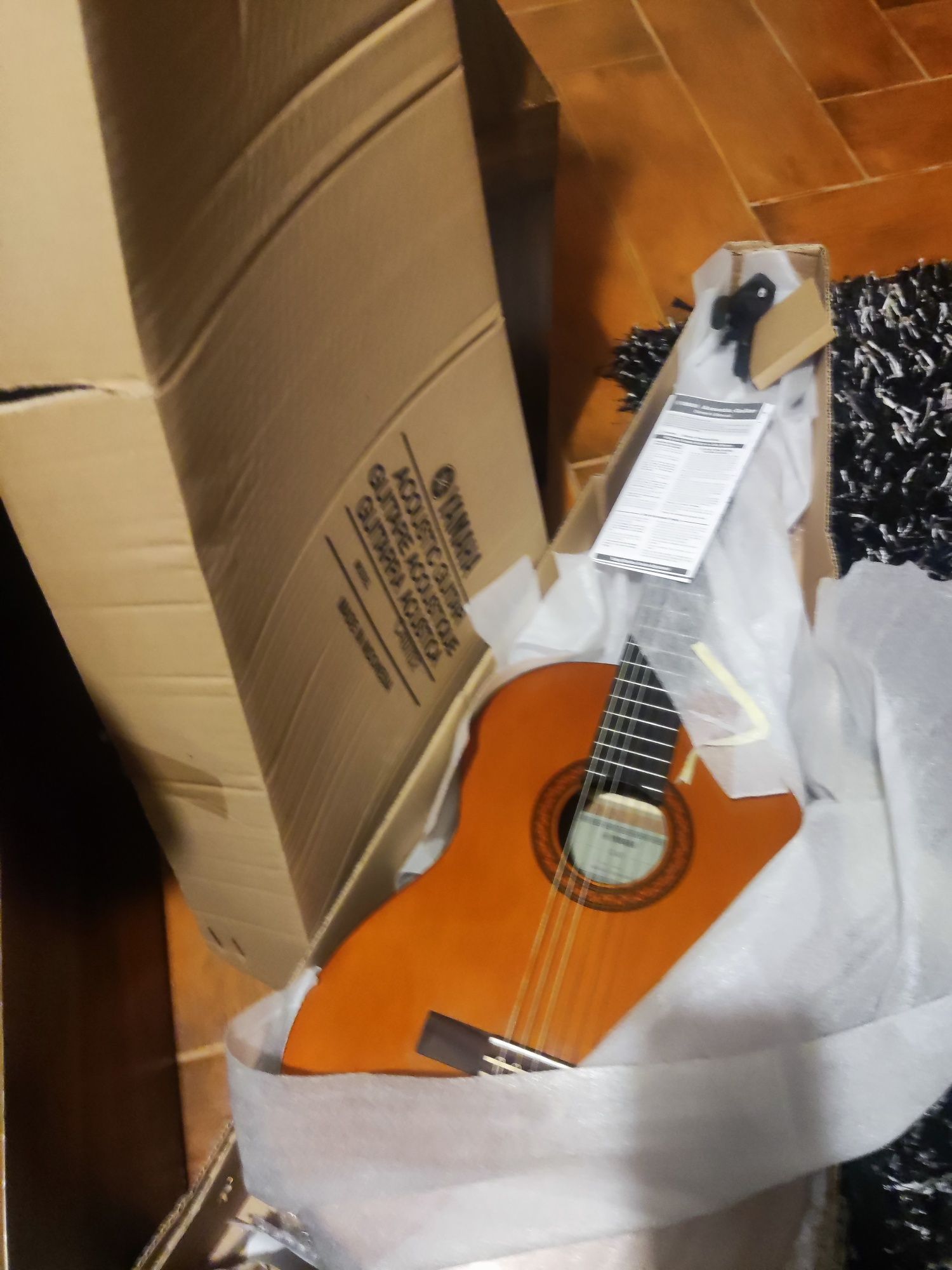 Guitarra yamaha c40 com suporte para parede