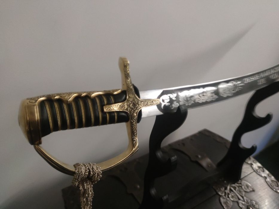 Pieknie zdobiona szabla husarska z temblakiem cheostem zdobiona nowa