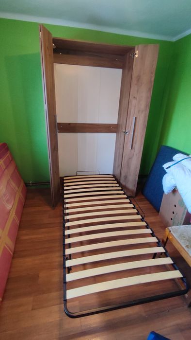 Łóżko chowane w szafie
