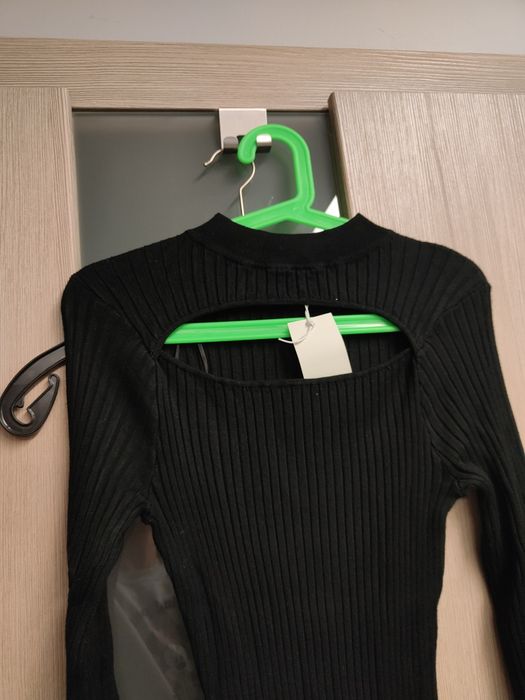 Piękna czarna nowa maxi sukienka prążek dekold łezka