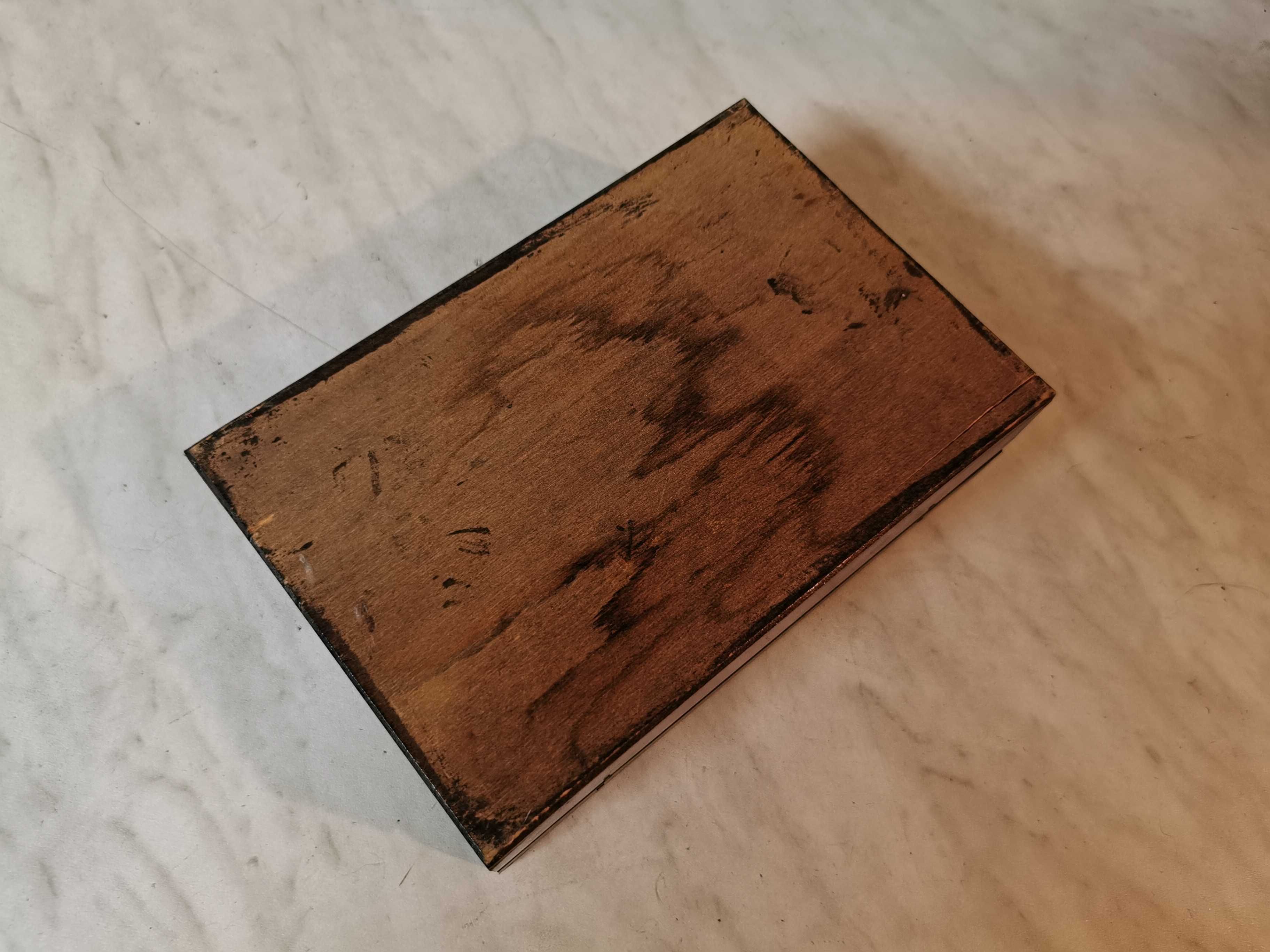 Drewniane pudełko z PRL vintage