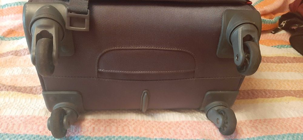Чемодан 4-х колесный  Swiss Gear