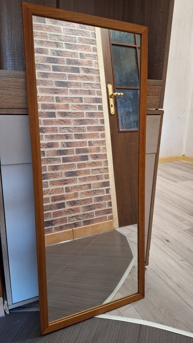 Lustro w drewnianej ramie prawdopodobnie sosnowej 40 × 97 cm
