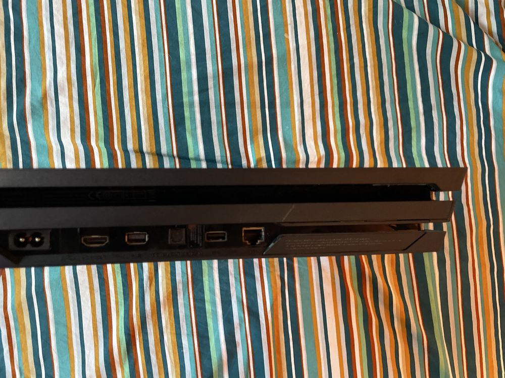 Ps4 pro 1TB+2 comandos+jogos adicionais