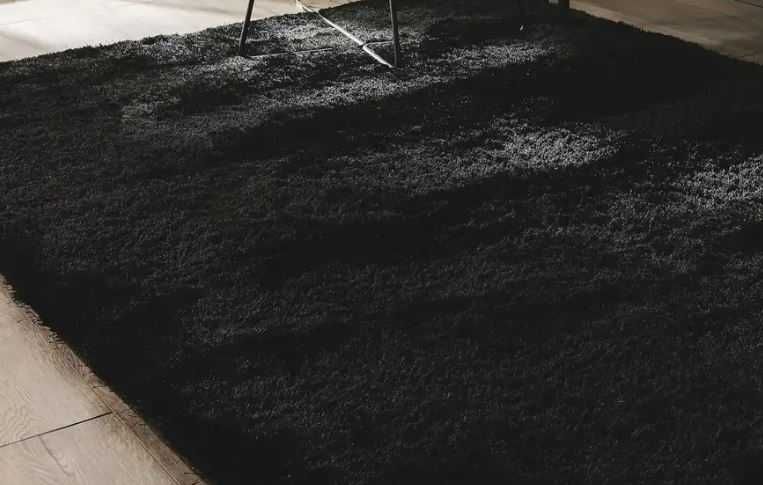 Carpete de Pêlo Preta