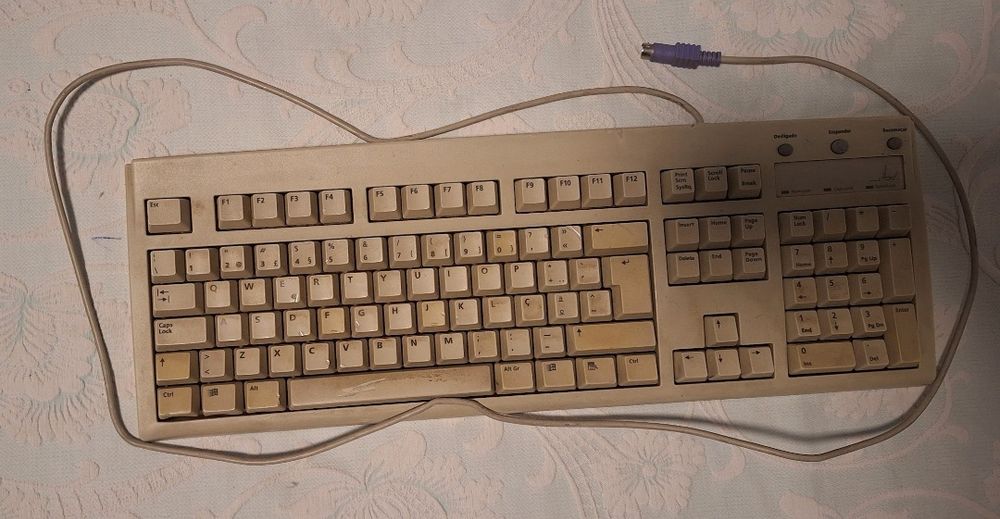 Vintage teclado BTC 5121W - PT