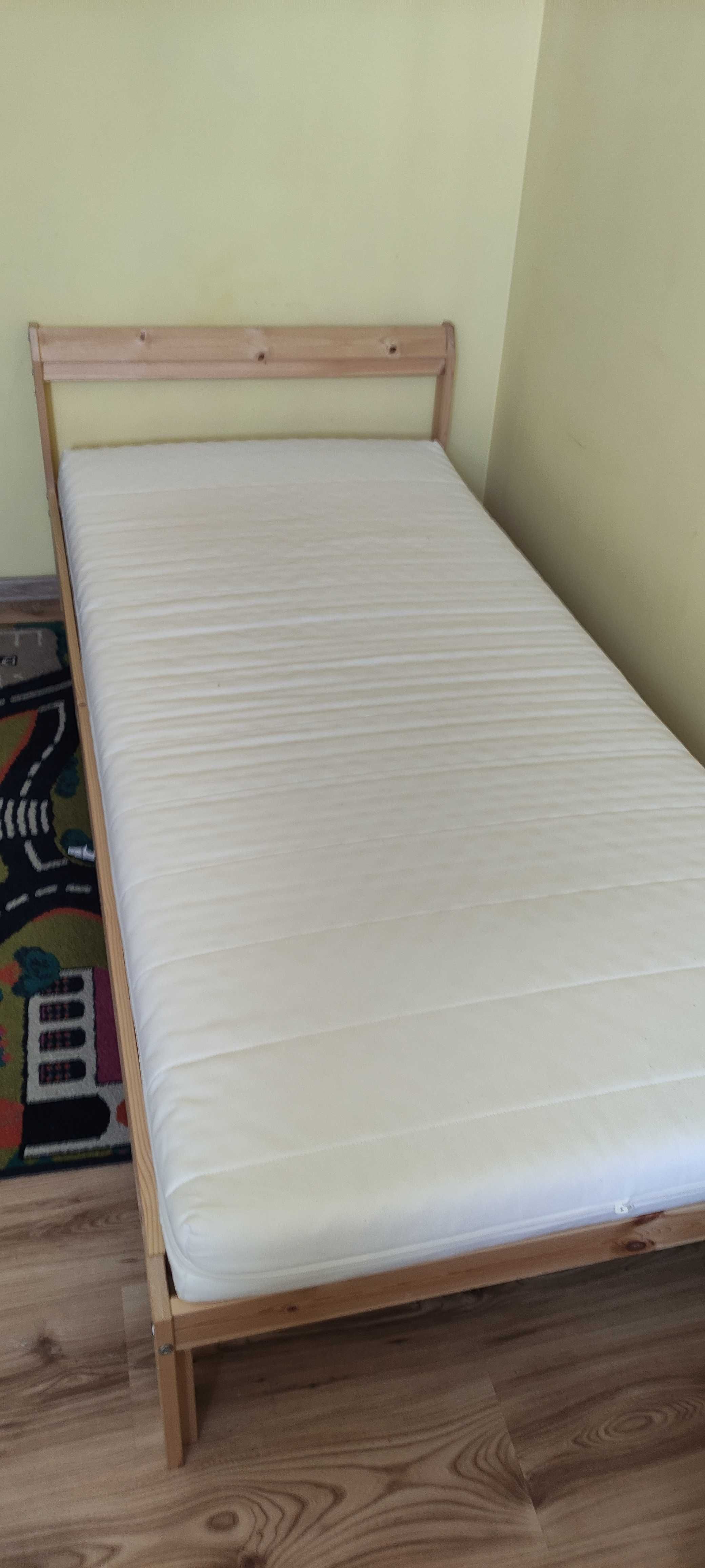 Łóżko drewniane razem z materacem ikea używane