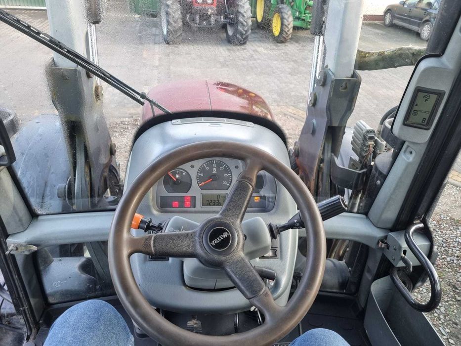 Valtra N113 HiTech Tur Tuz N164 T154e N141 Perfekcyjny stan MF 5460