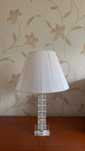Lampa na komodę typu glamour