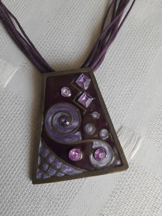Duży naszyjnik w fiolecie