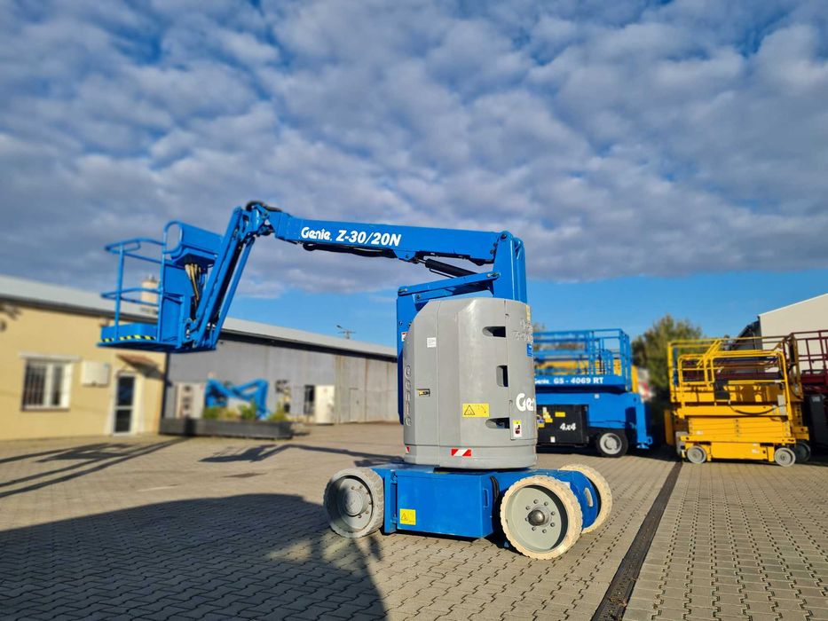 Podnośnik przegubowy elektryczny Genie Z-30/20N, wys robocza 10,89 m,