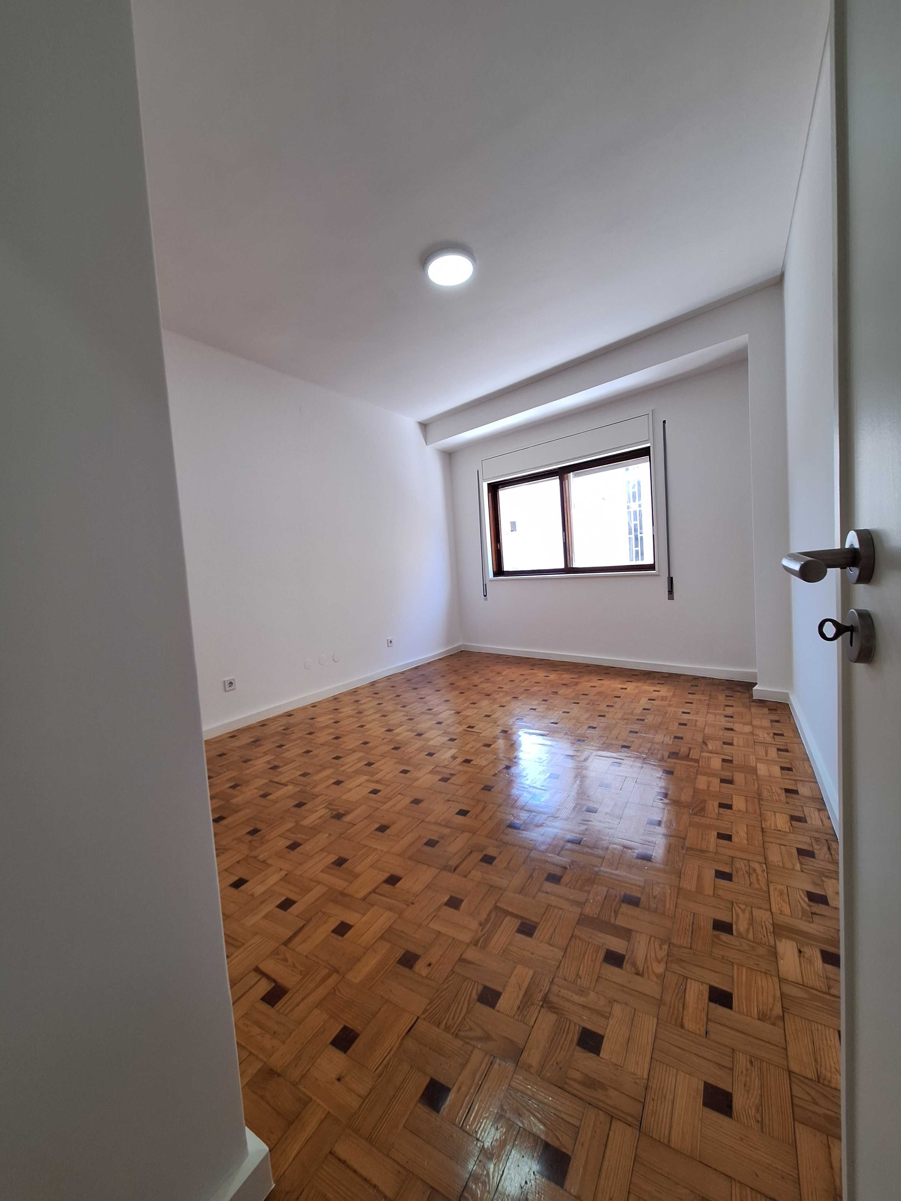 Aluguer de Apartamento T2+1  ao Jardim de Arca d' Água, Paranhos