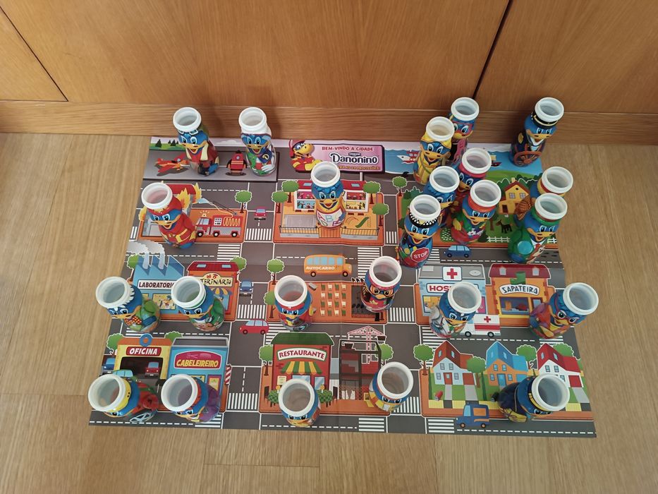 Coleção danoninos das profissões completa