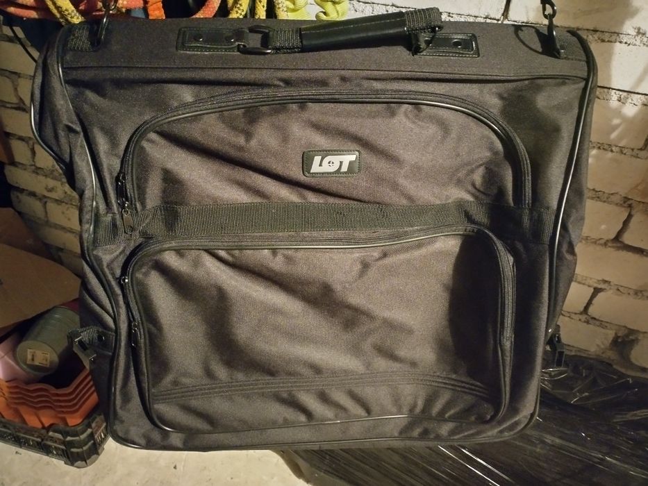 Walizka na mundur lub garnitur