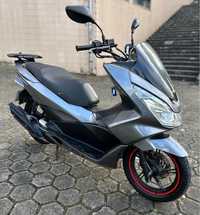 Honda PCX 125 cinza