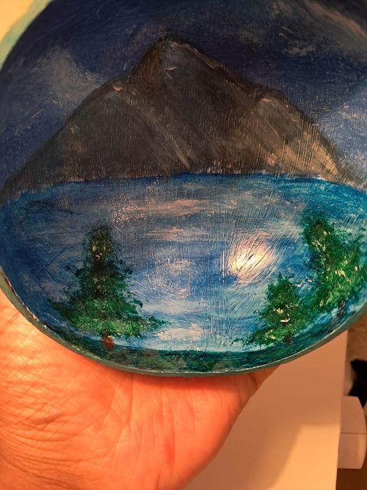 Coco pintando por dentro