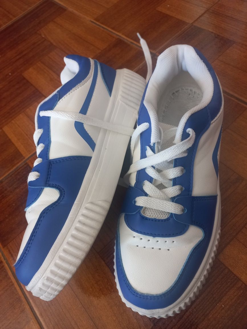 2 pares sapatilhas mulher/ menina