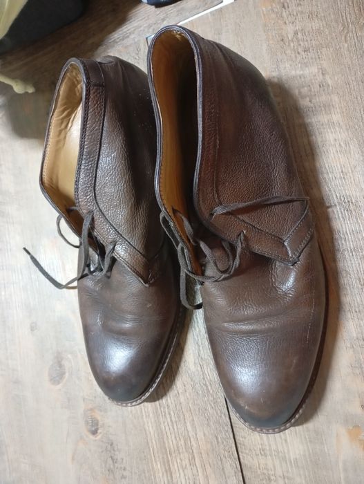 Botas de homem em castanho