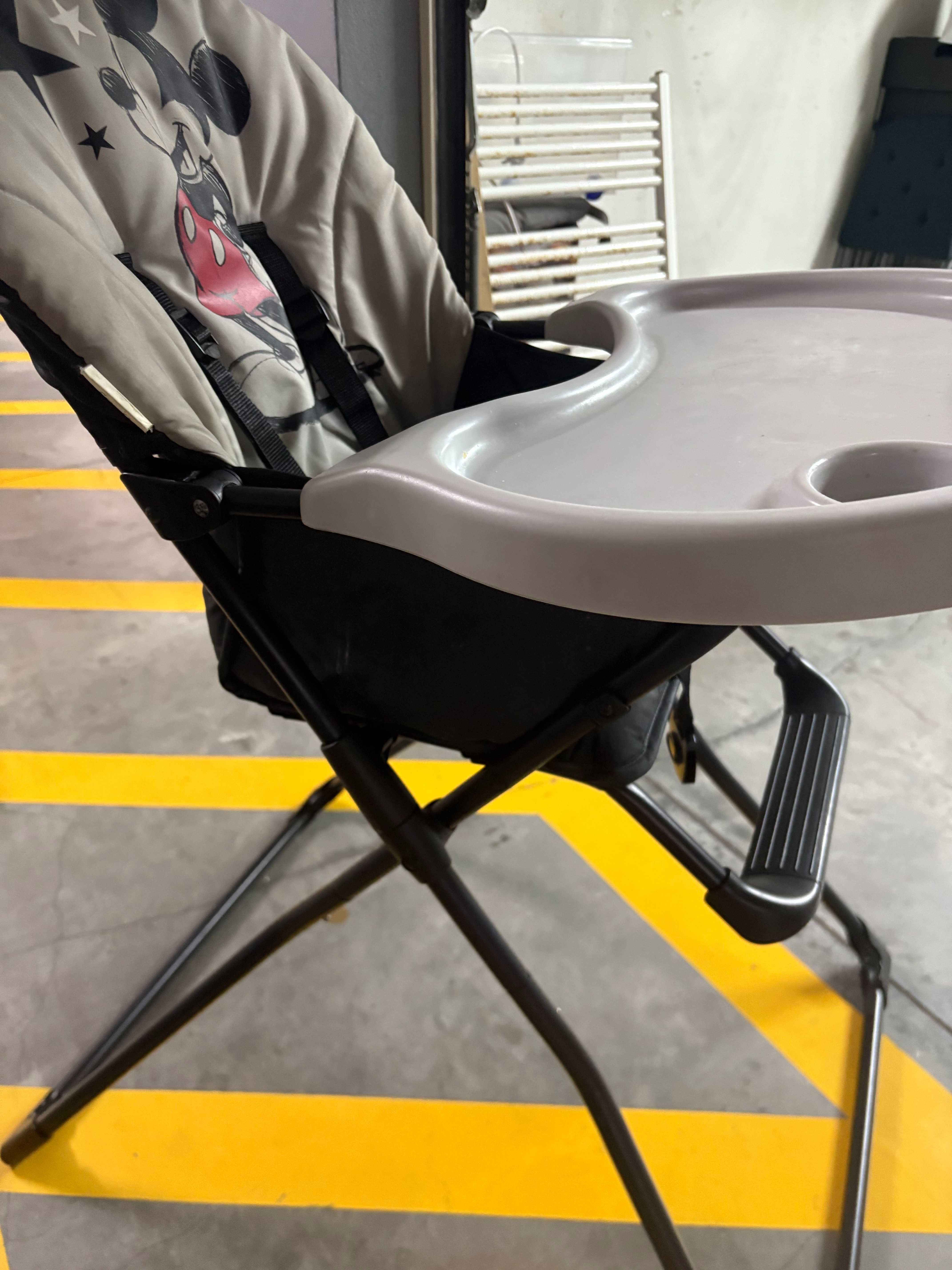Cadeira para criança para aproximar da mesa de Jantar