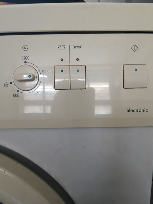 Máquina de lavar roupa semi nova  Siemens XB 2460