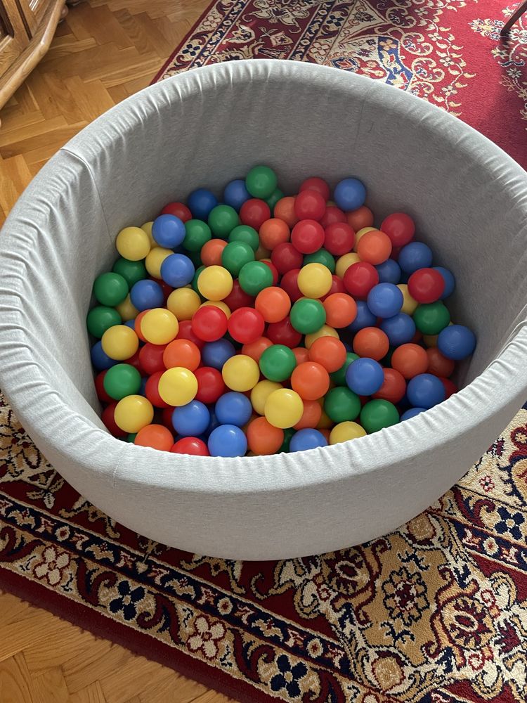 Basen  KiddyMoon 90x30 z piłeczkami