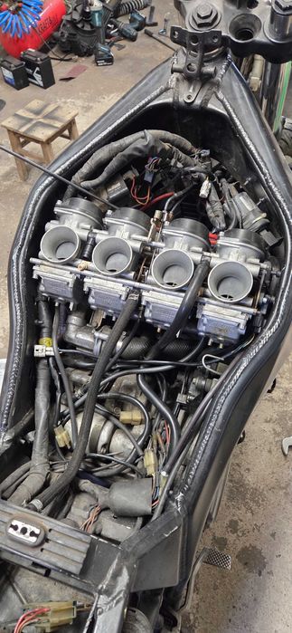 Yamaha na chodzie z dokumentami 750 yzf 1996 rok