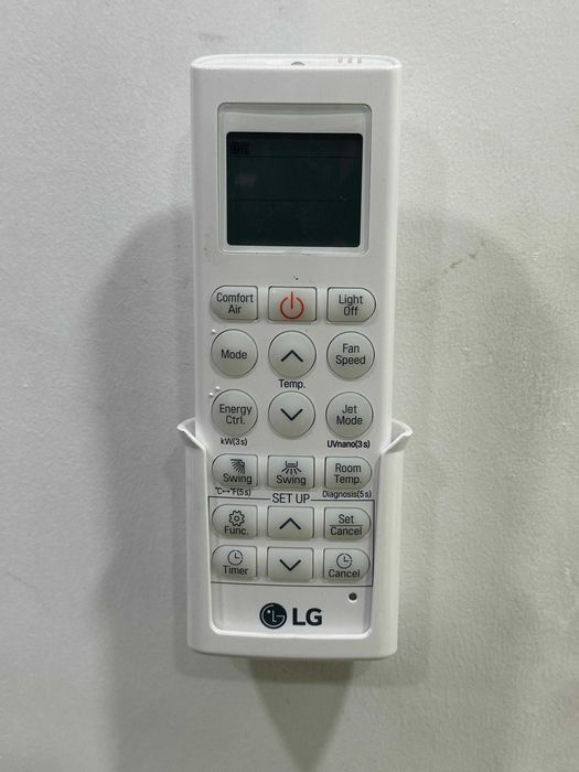 Ar condicionado - 1 ano de uso - LG STANDARD 24.000 Btu`s c/ wifi