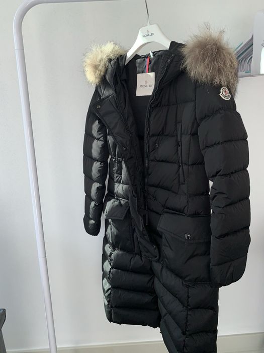 Жіночий чорний довгий пуховик moncler з хутром на капюшоні ,3