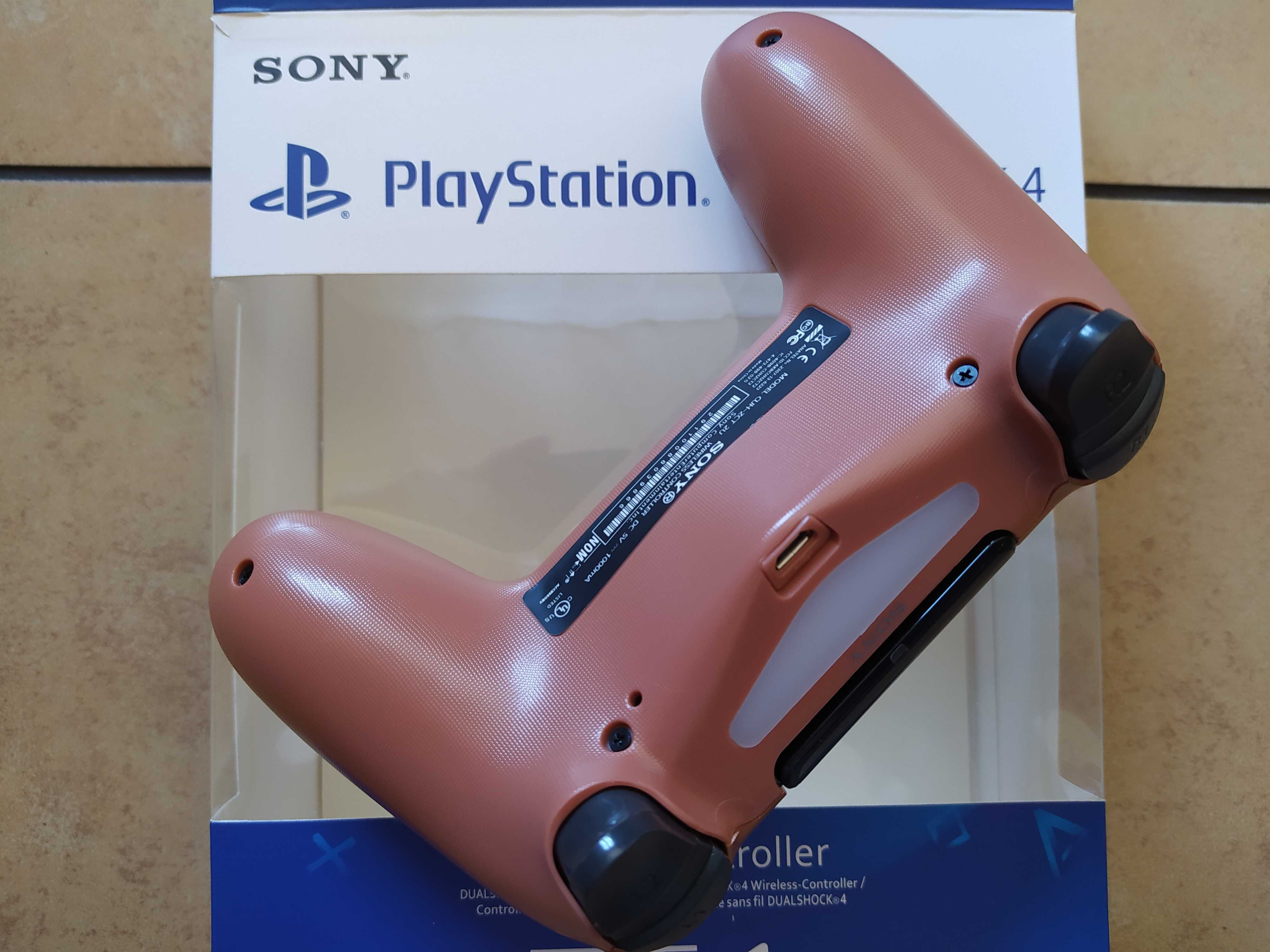 Kontroler pad PC i PS4 V2 copper zapakowany w pudełku