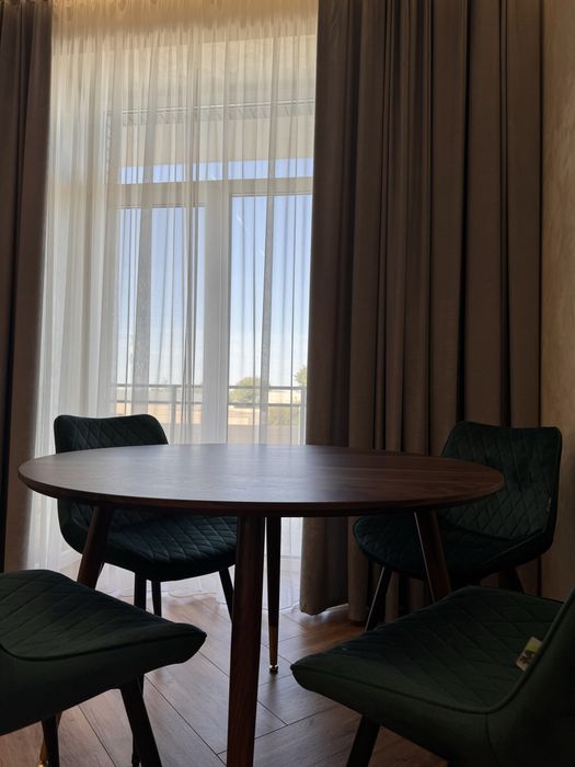 Продається сучасна, велика, нова 2-х кімнатга квартира.