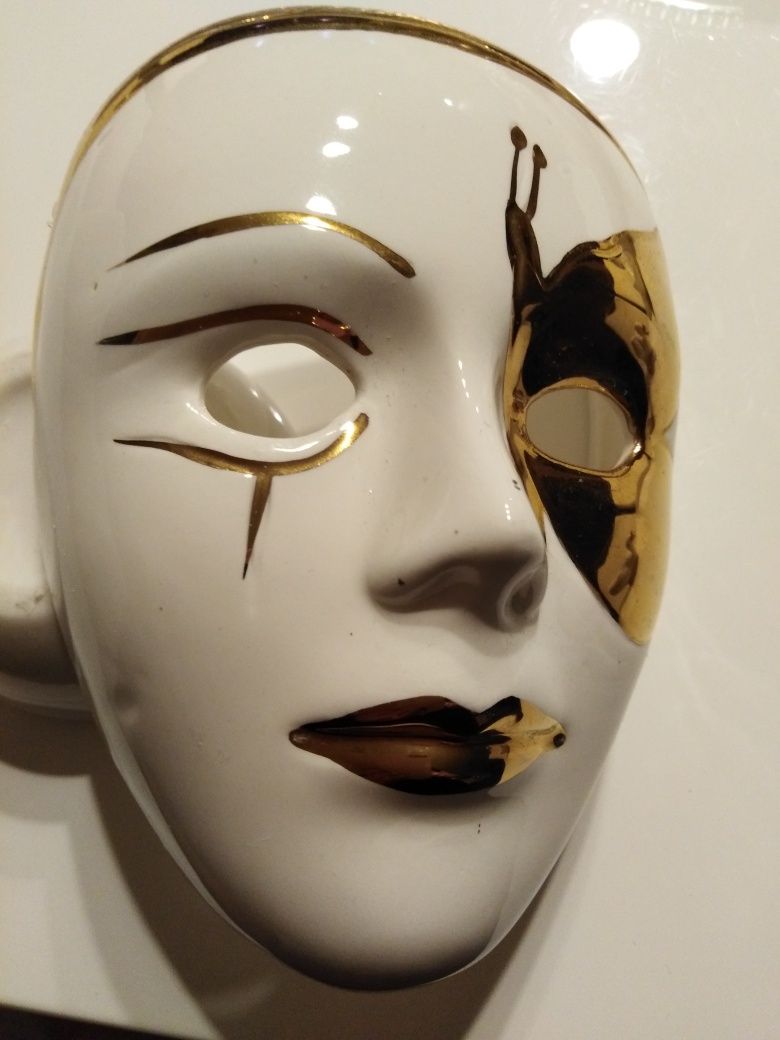 Sprzedam  porcelanowa maskę