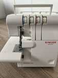 Máquina cose e corte singer