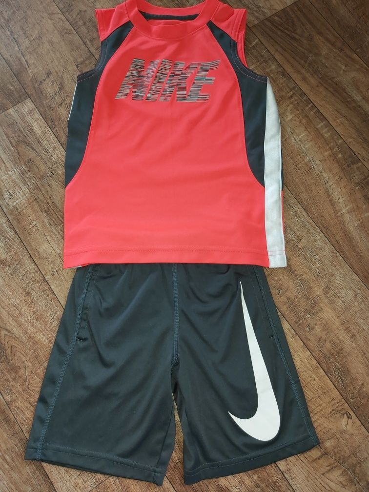 Koszulka  bez rękawków Nike wiek 4-5 lat