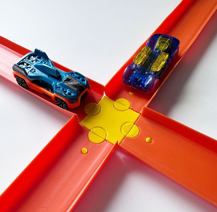 HOT WHEELS skrzyżowanie prostopadłe łącznik torów 1 szt