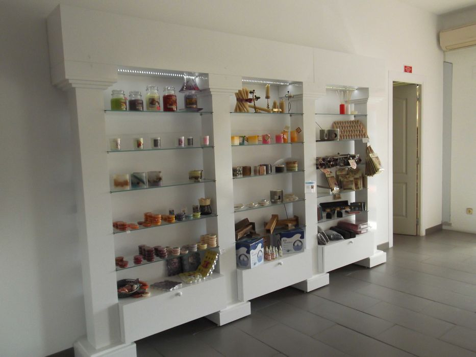 Armário Estante de Loja branco lacado