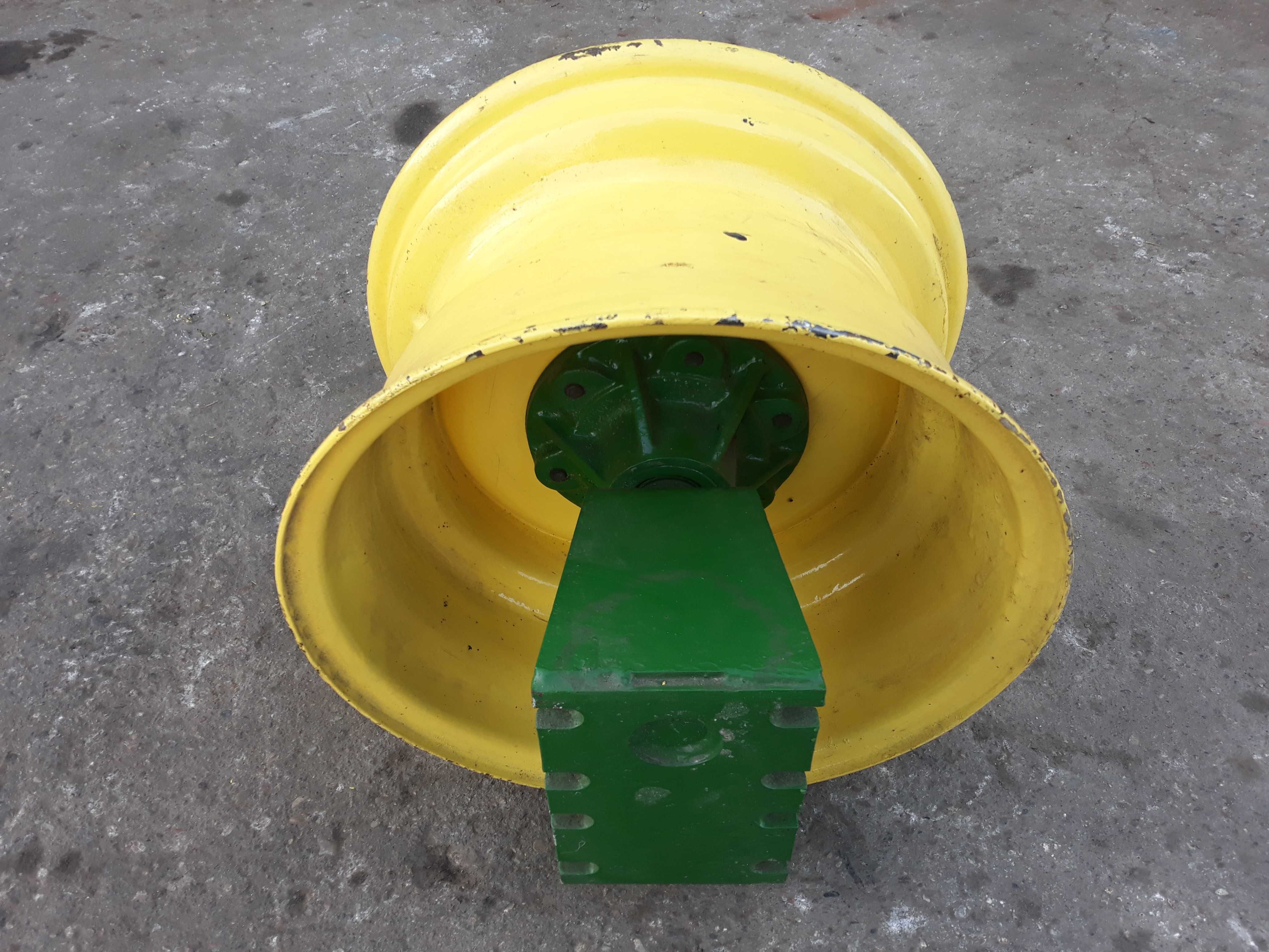 Felga z piastą prasa JOHN DEERE