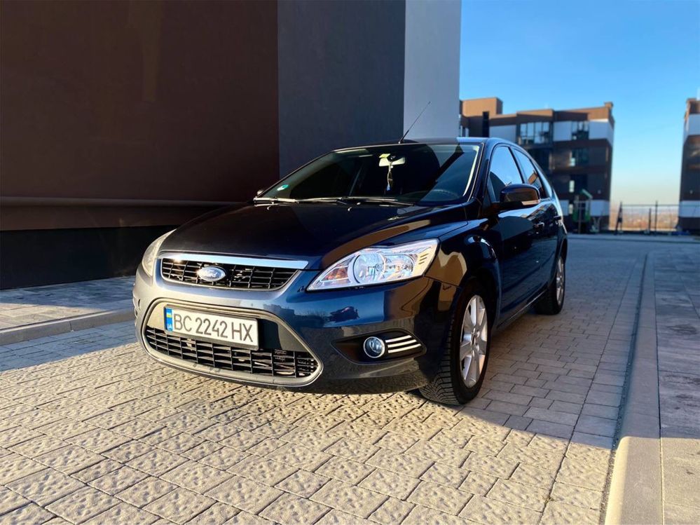 Продається автомобіль Ford Focus 2 2010 року; обʼєм двигуна 2.0