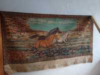 Stary gobelin na ścianę konie