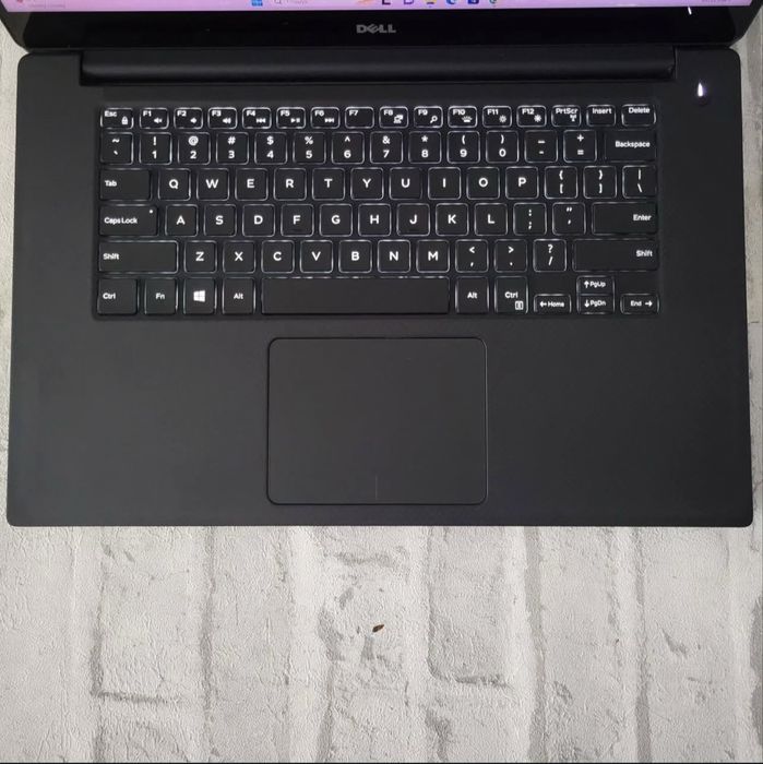 Потужний ігровий ноутбук Dell Precision 5520 у гарному стані