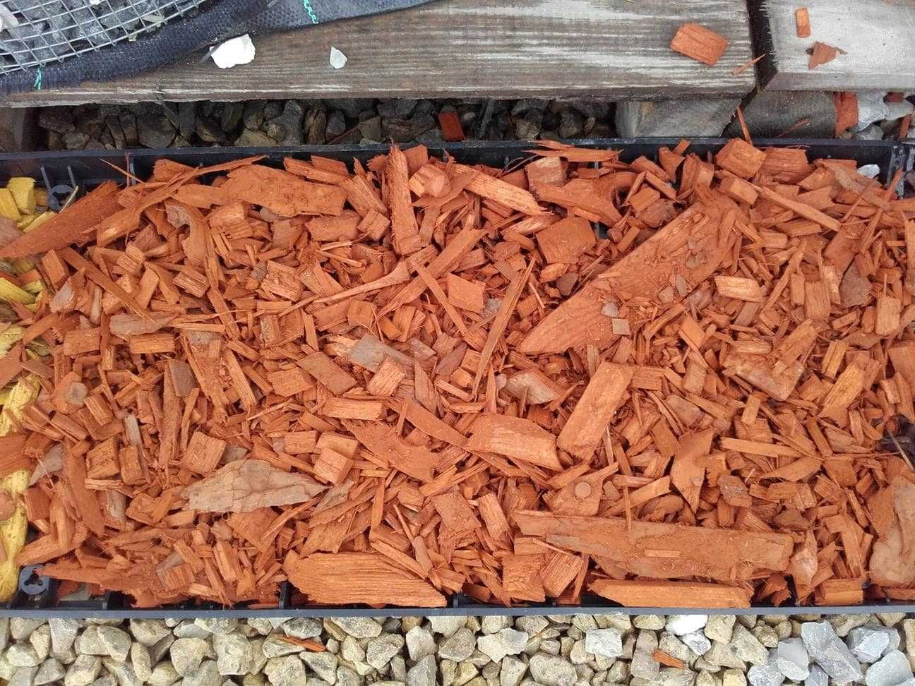 Kolorowe zrębki z kory - najtaniej możliwa wysyłka dostawa KOLORY