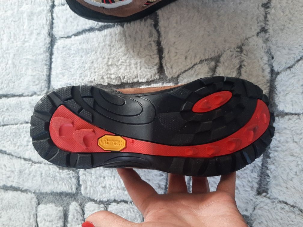 Oryginalne trekingowe zdrowotne buty Chung shi r. 40,5 jak nowe