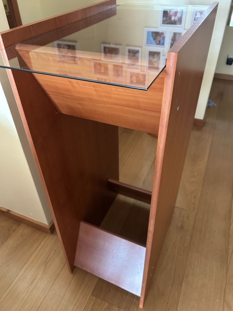 Mesa de apoio com vidro