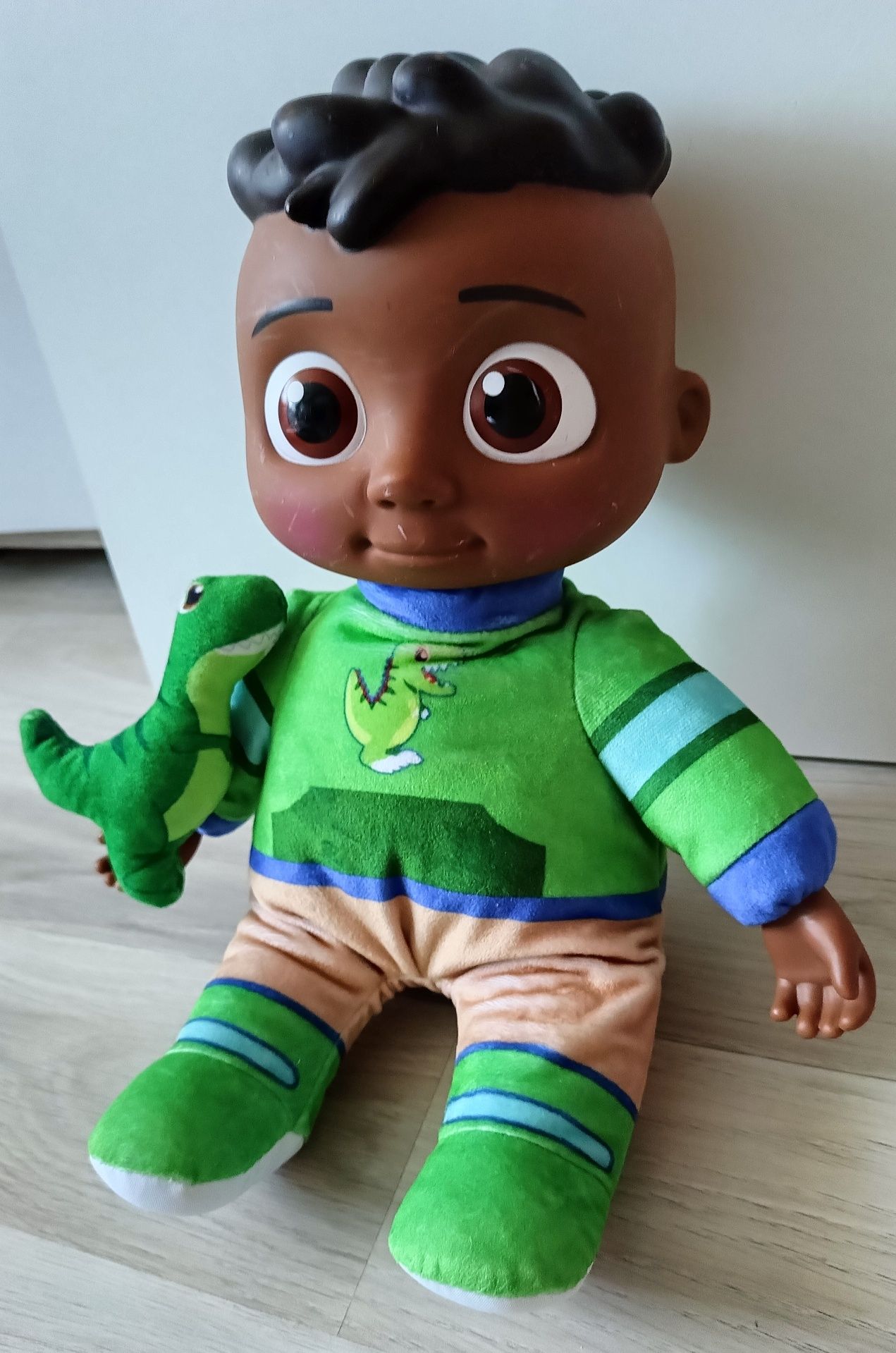 CoComelon My Friend Cody z dinozaurem maskotka interaktywna  34cm
