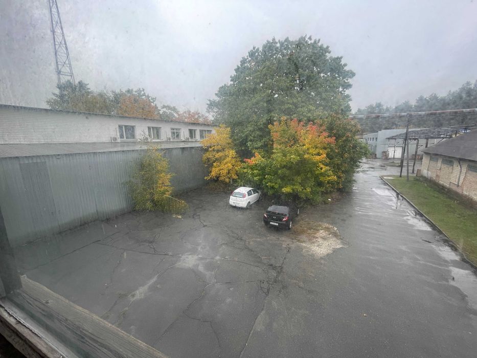 Двоповерхова цегляна будівля 1300м2 Київ, вул. Радистів 64