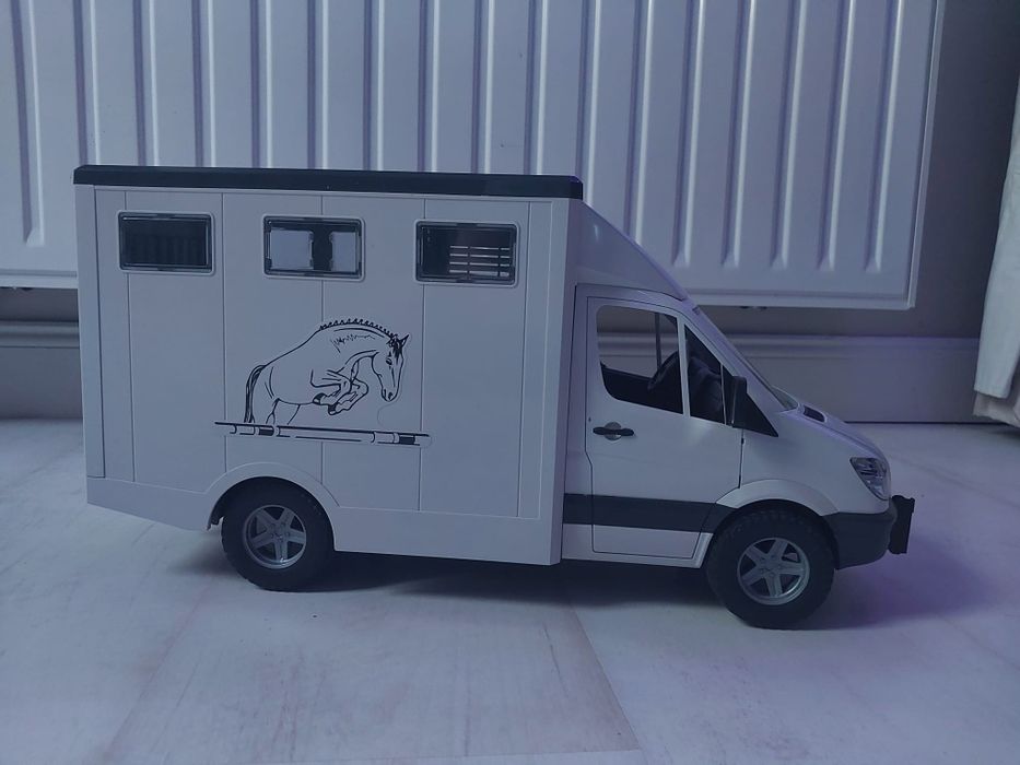 Przyczepa dla koni firmy Bruder
